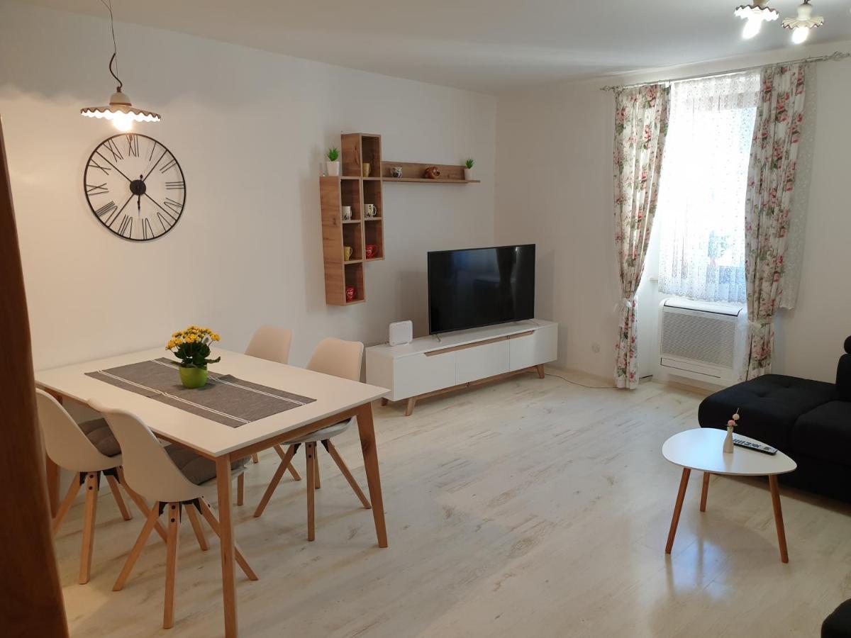 Apartment Old Town Umag Exteriör bild