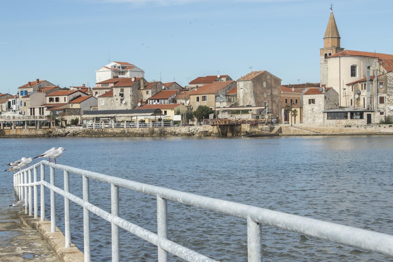 Apartment Old Town Umag Exteriör bild