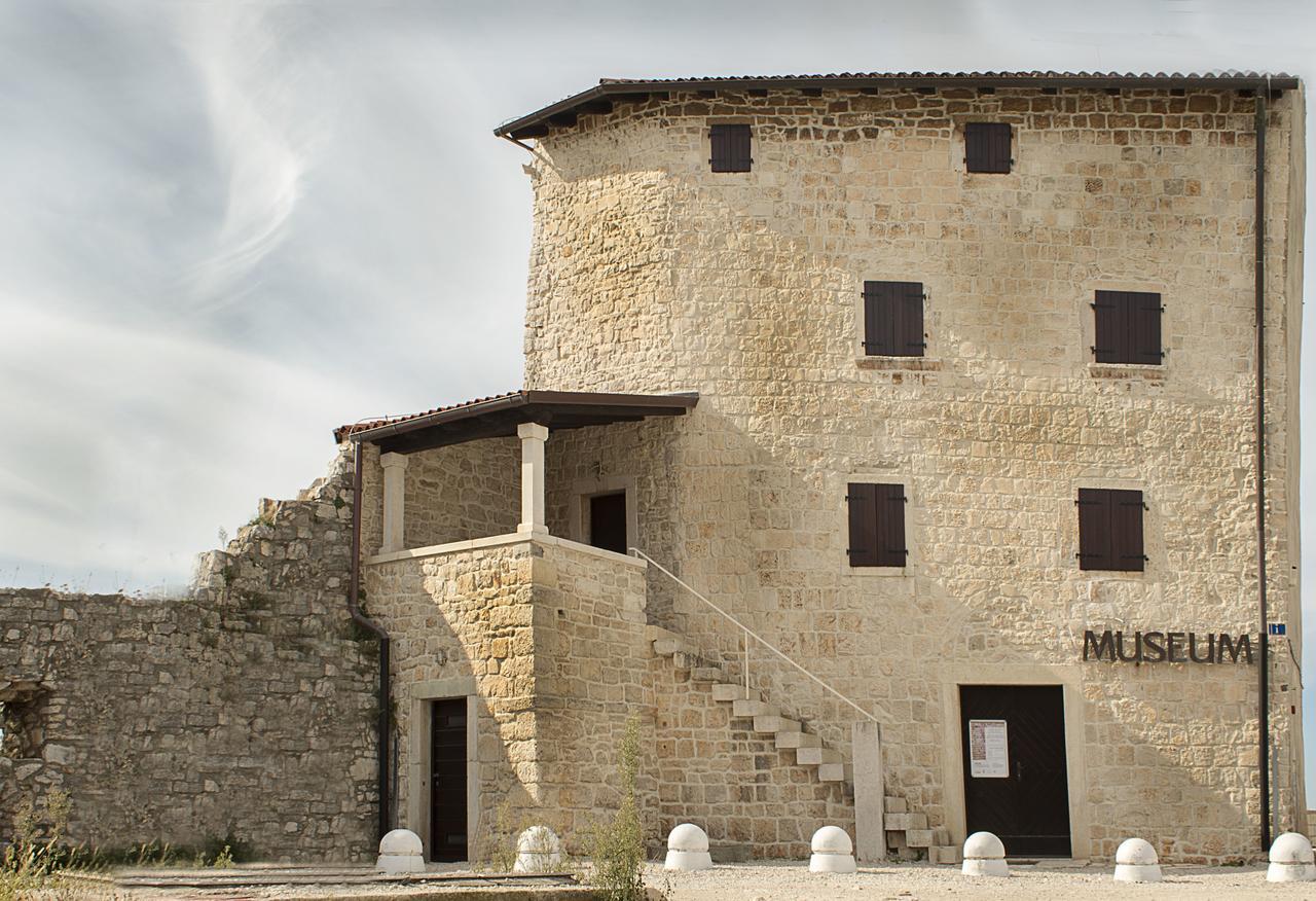 Apartment Old Town Umag Exteriör bild