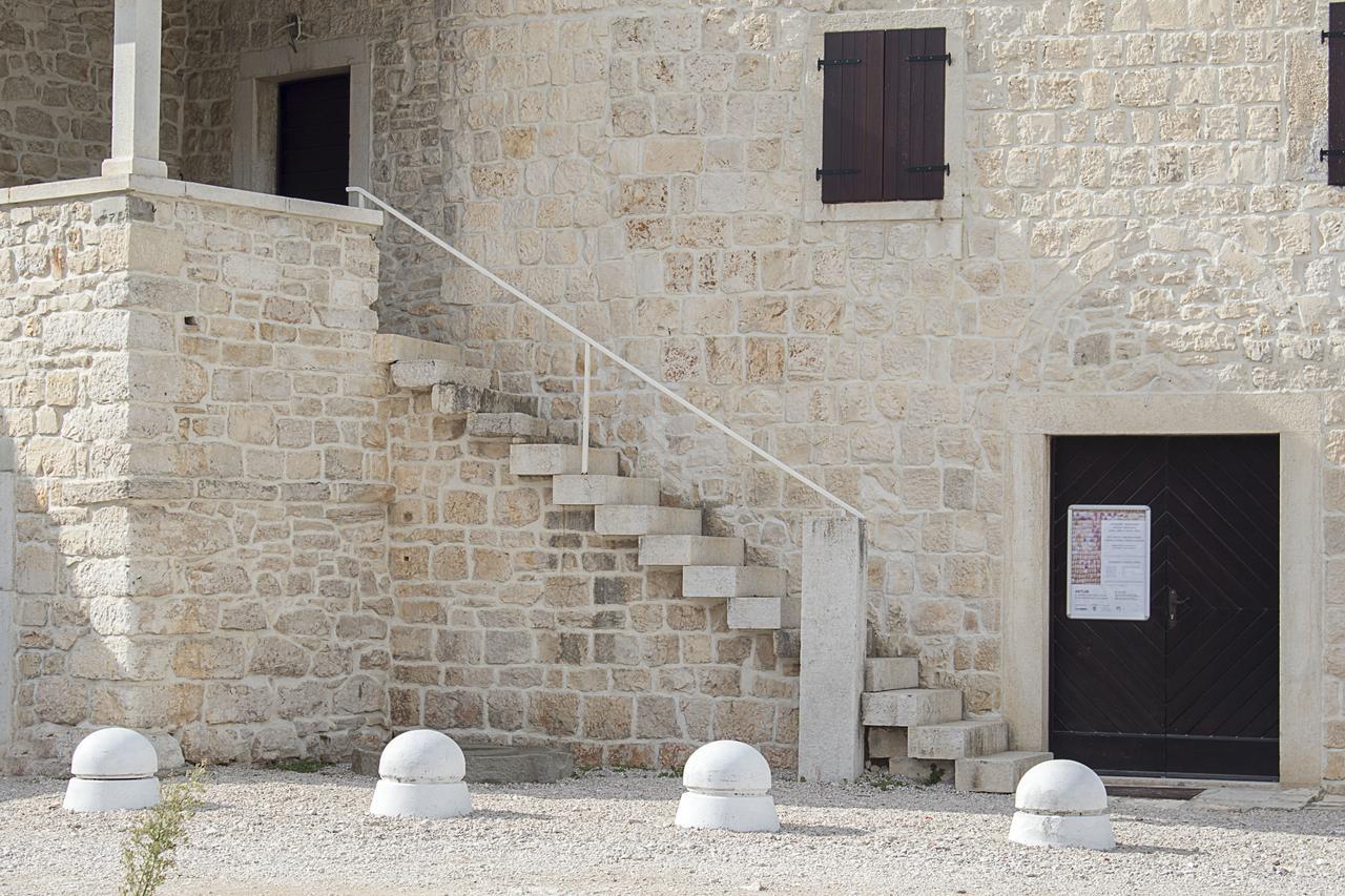 Apartment Old Town Umag Exteriör bild