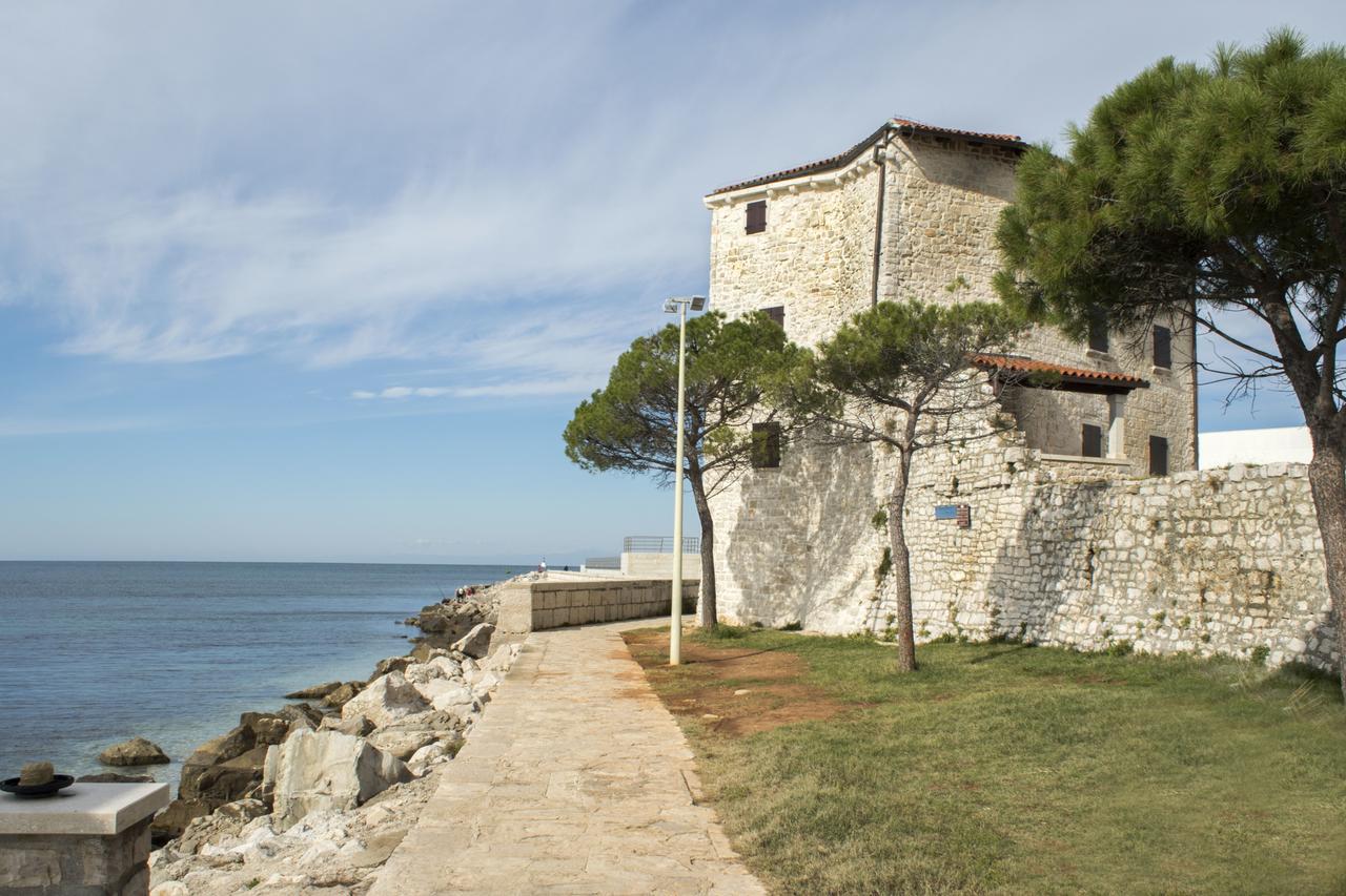 Apartment Old Town Umag Exteriör bild